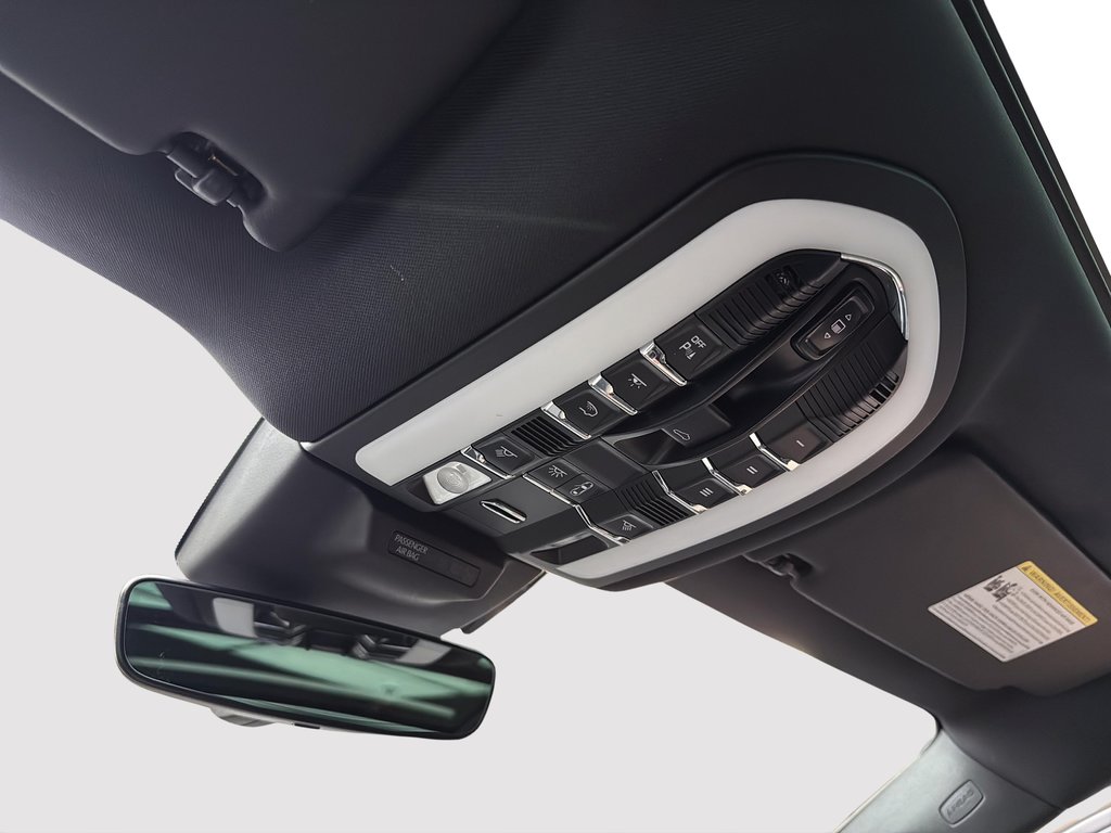 2022 Porsche Macan S V6 375HP Premium Package Plus in Laval, Quebec - 21 - w1024h768px