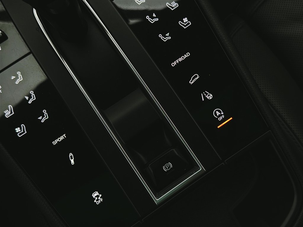 2022 Porsche Macan S V6 375HP Premium Package Plus in Laval, Quebec - 28 - w1024h768px