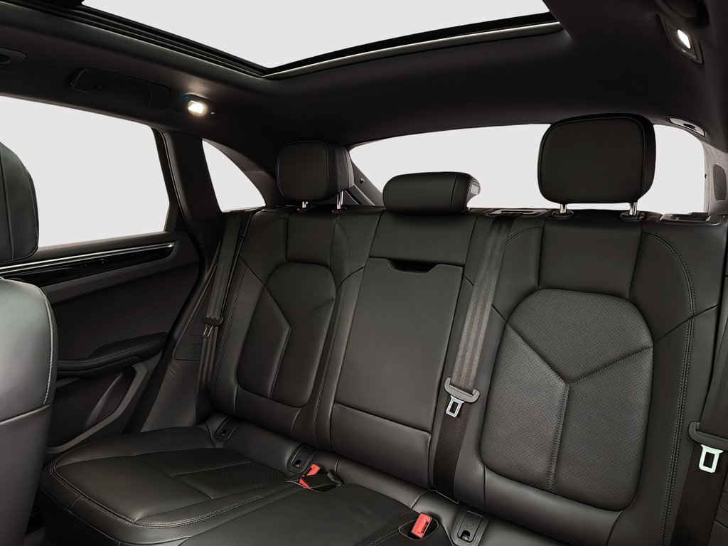 2022 Porsche Macan S V6 375HP Premium Package Plus in Laval, Quebec - 20 - w1024h768px
