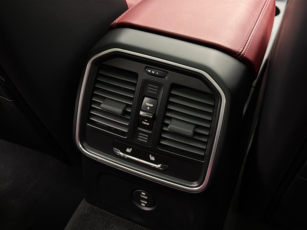 Porsche Macan Premium Package Plus 2022 à Laval, Québec - 32 - w1024h768px