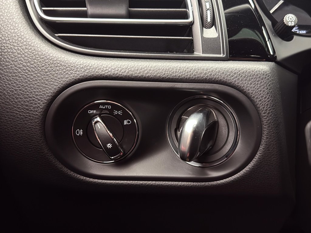 Porsche Macan Premium Package Plus 2022 à Laval, Québec - 28 - w1024h768px