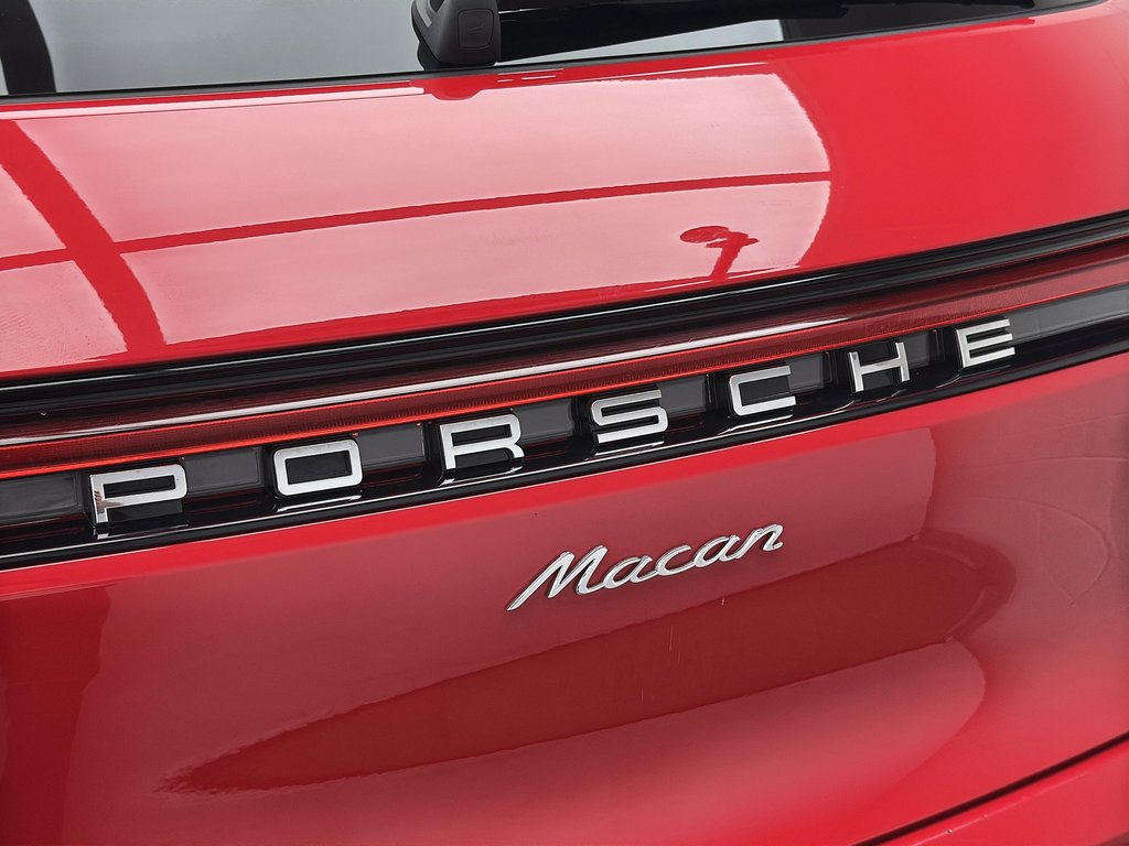 2022 Porsche Macan Premium Package Plus in Laval, Quebec - 9 - w1024h768px