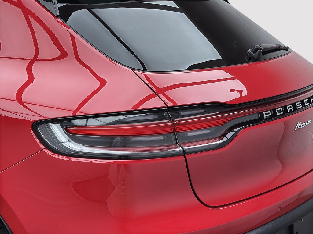 2022 Porsche Macan Premium Package Plus in Laval, Quebec - 8 - w1024h768px