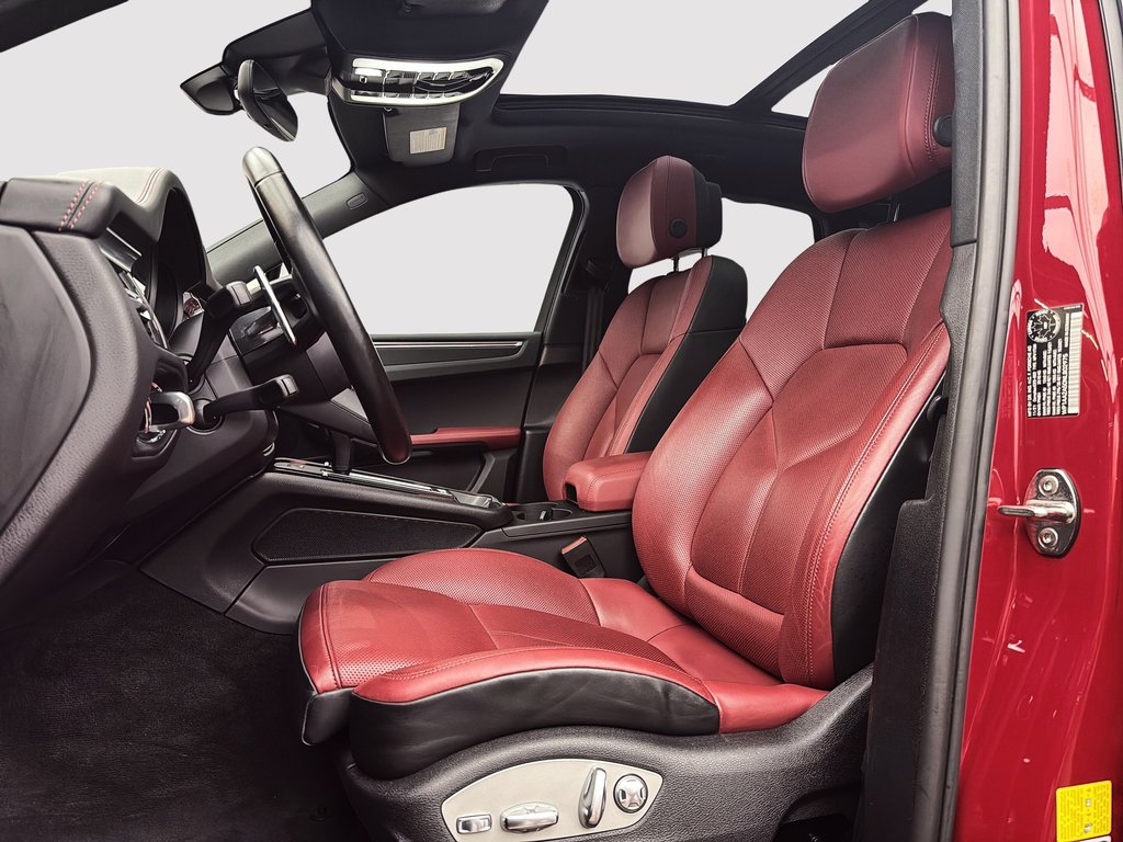 2022 Porsche Macan Premium Package Plus in Laval, Quebec - 14 - w1024h768px