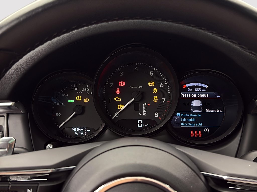 2022 Porsche Macan Premium Package Plus in Laval, Quebec - 18 - w1024h768px