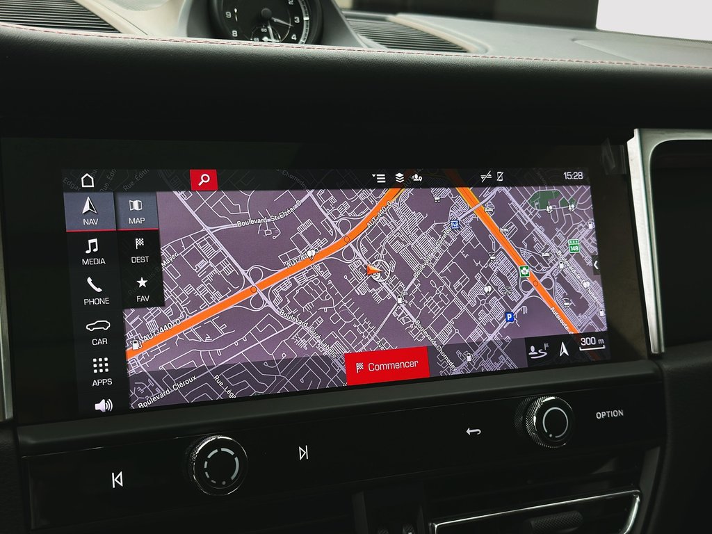 2022 Porsche Macan Premium Package Plus in Laval, Quebec - 21 - w1024h768px