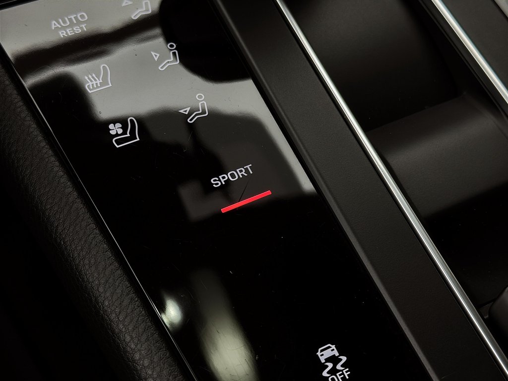 2022 Porsche Macan Premium Package Plus in Laval, Quebec - 20 - w1024h768px