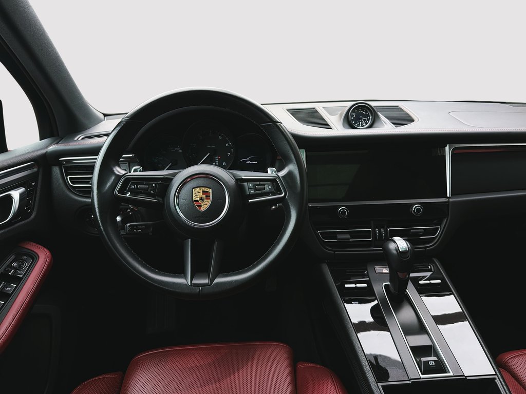 2022 Porsche Macan Premium Package Plus in Laval, Quebec - 15 - w1024h768px