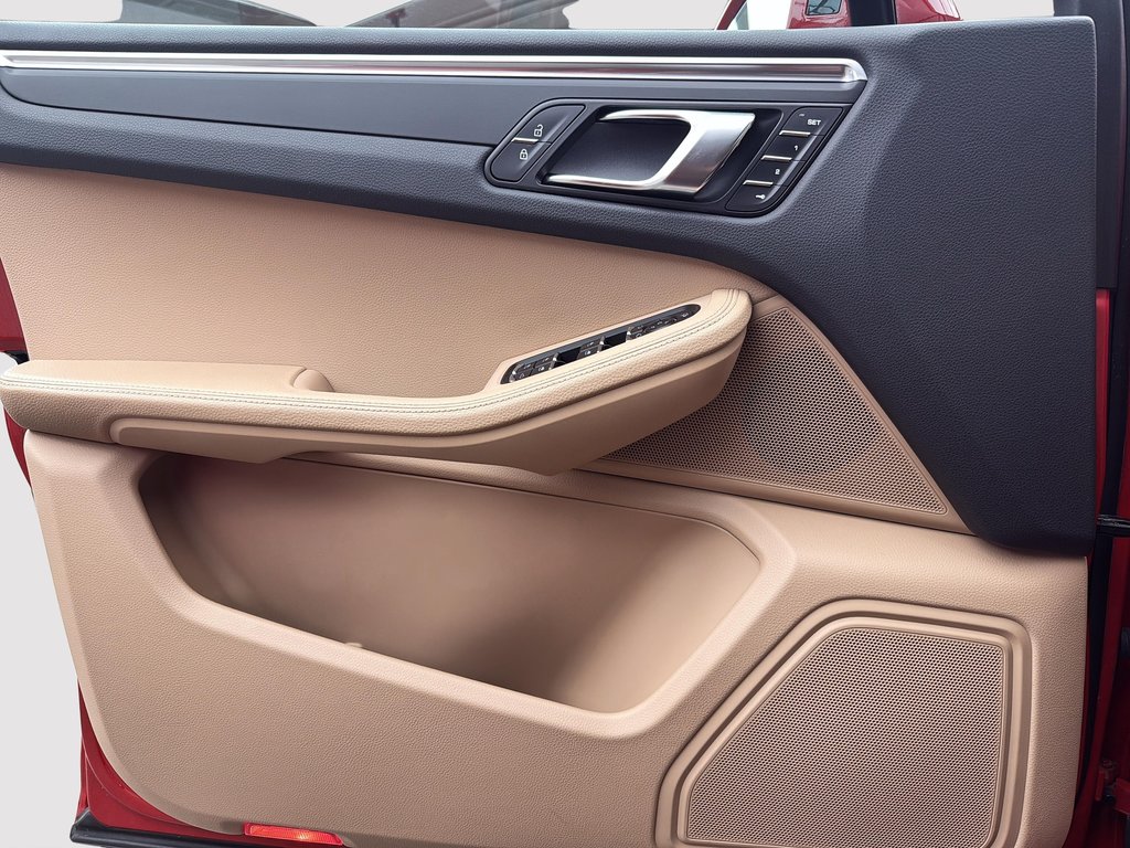 2022 Porsche Macan Toit panoramique in Laval, Quebec - 26 - w1024h768px