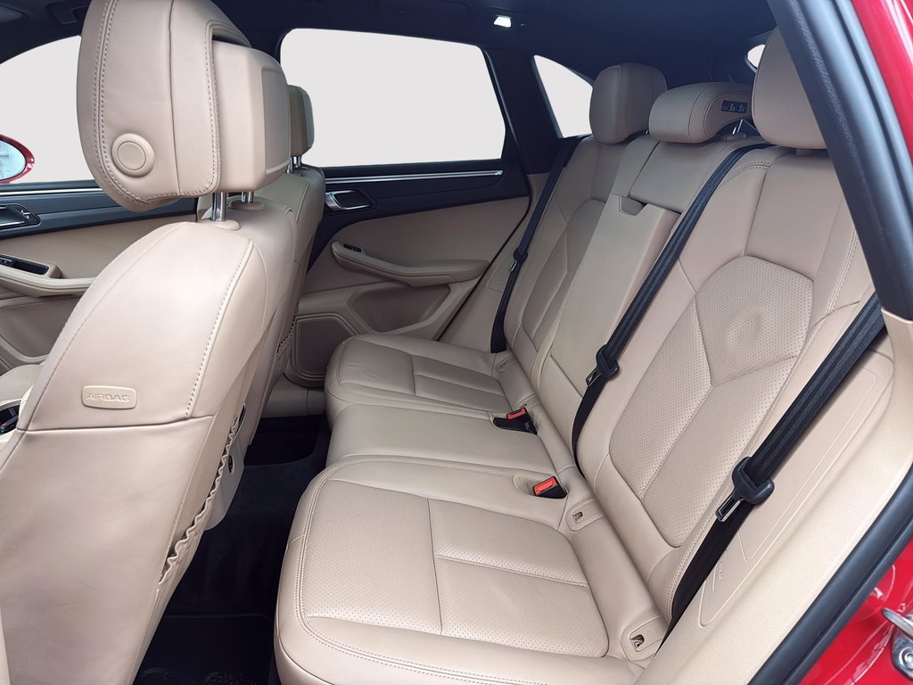 2022 Porsche Macan Toit panoramique in Laval, Quebec - 22 - w1024h768px