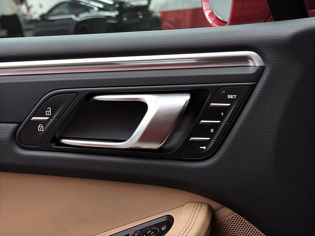 2022 Porsche Macan Toit panoramique in Laval, Quebec - 27 - w1024h768px