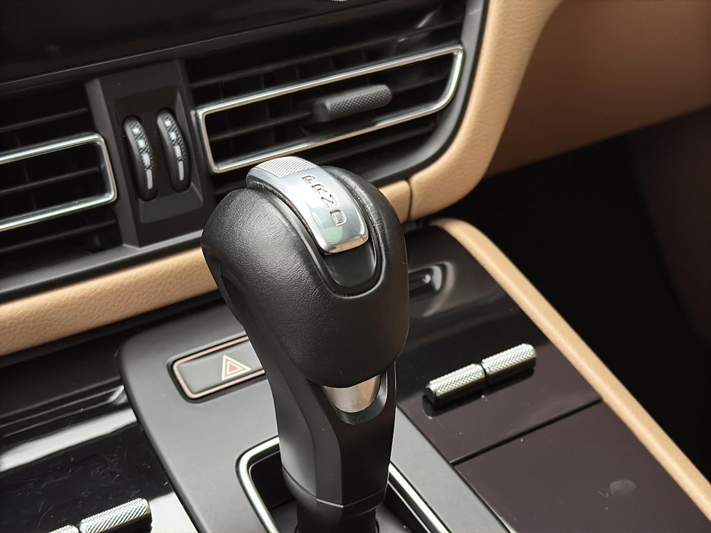 2022 Porsche Macan Toit panoramique in Laval, Quebec - 19 - w1024h768px