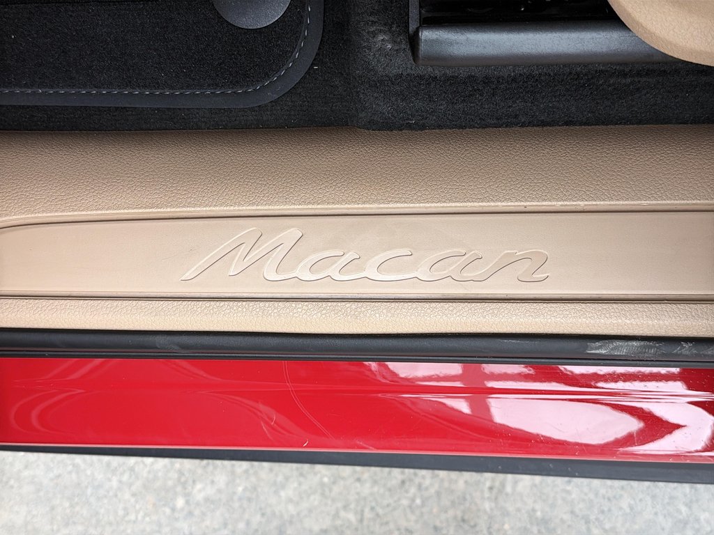 2022 Porsche Macan Toit panoramique in Laval, Quebec - 30 - w1024h768px