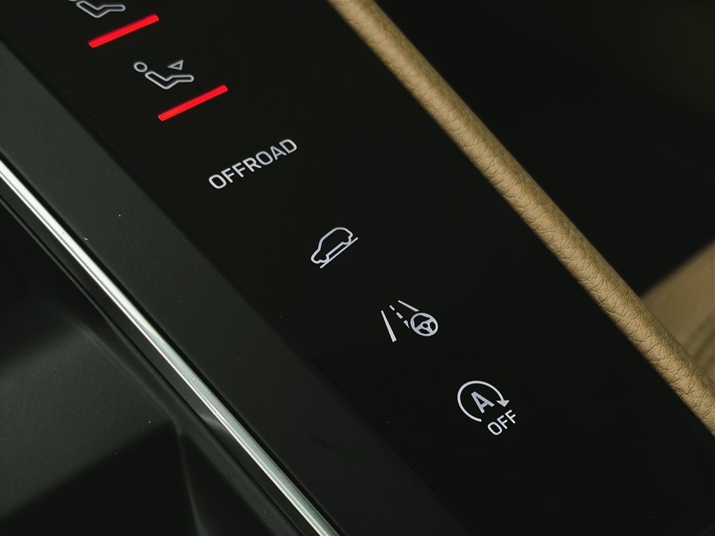 2022 Porsche Macan Toit panoramique in Laval, Quebec - 20 - w1024h768px