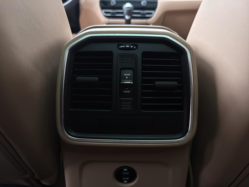 2022 Porsche Macan Toit panoramique in Laval, Quebec - 23 - w1024h768px