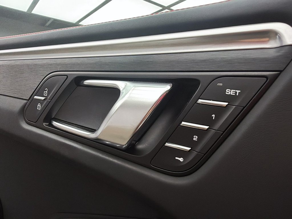 Porsche Macan GTS 2022 à Laval, Québec - 30 - w1024h768px