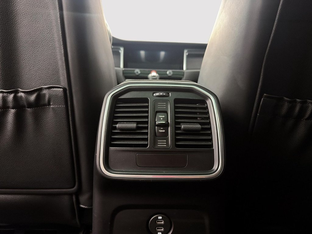 Porsche Macan GTS 2022 à Laval, Québec - 28 - w1024h768px
