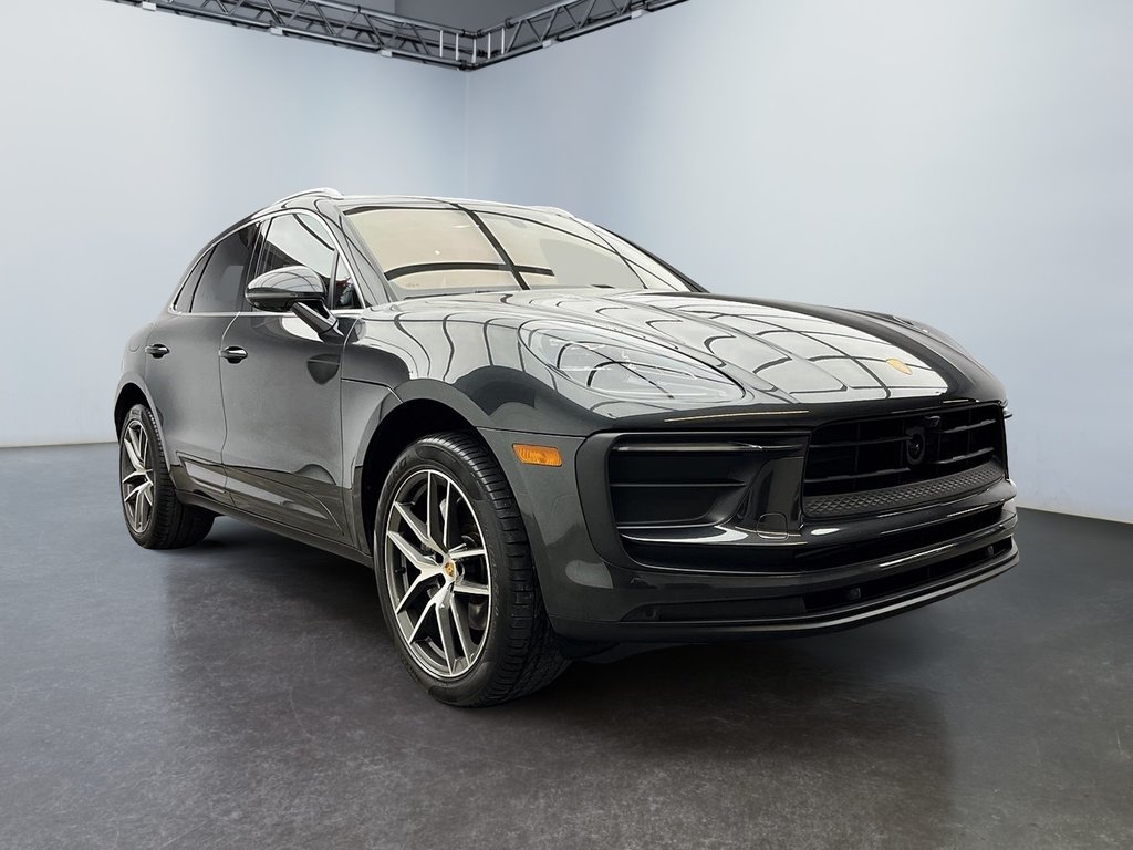 2023  Macan Premium Package Plus in Laval, Quebec - 7 - w1024h768px