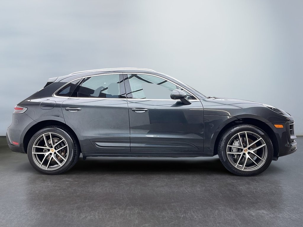 2023  Macan Premium Package Plus in Laval, Quebec - 6 - w1024h768px