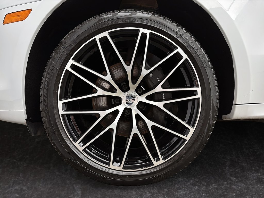 Porsche Macan Premium Package Plus 2023 à Laval, Québec - 8 - w1024h768px