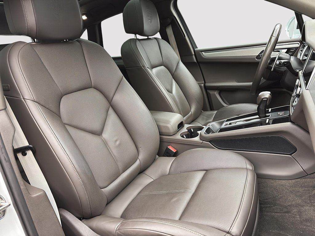 Porsche Macan Premium Package Plus 2023 à Laval, Québec - 28 - w1024h768px