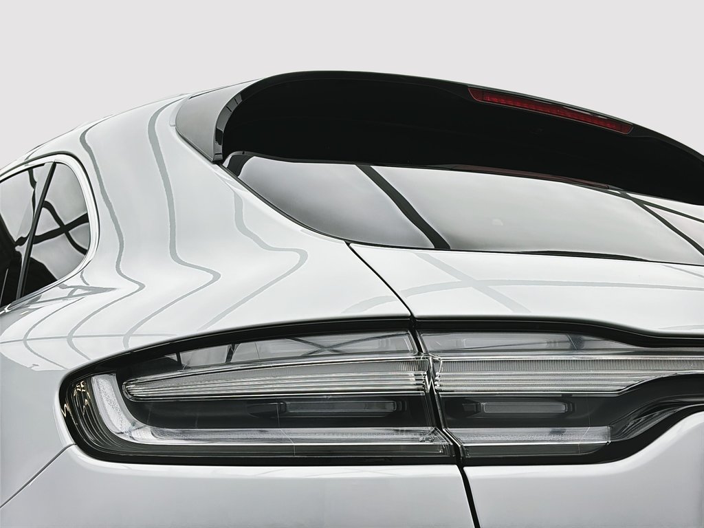 Porsche Macan Premium Package Plus 2023 à Laval, Québec - 13 - w1024h768px