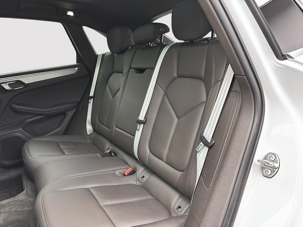 Porsche Macan Premium Package Plus 2023 à Laval, Québec - 23 - w1024h768px