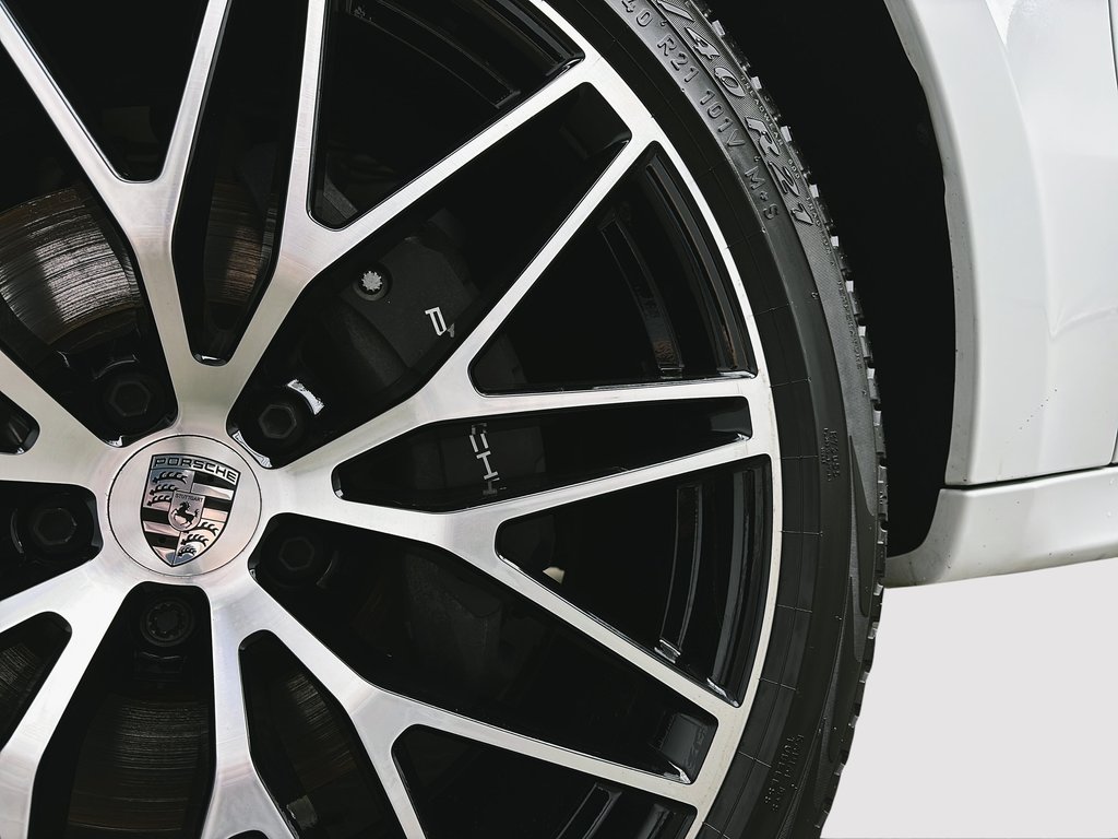 Porsche Macan Premium Package Plus 2023 à Laval, Québec - 11 - w1024h768px