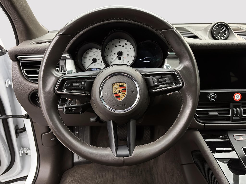 Porsche Macan Premium Package Plus 2023 à Laval, Québec - 16 - w1024h768px