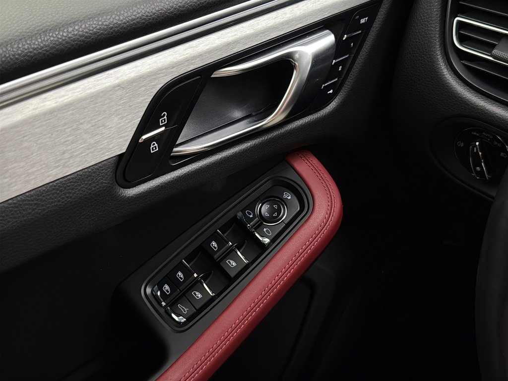 Porsche Macan S V6 Premium Package Plus 2023 à Laval, Québec - 24 - w1024h768px