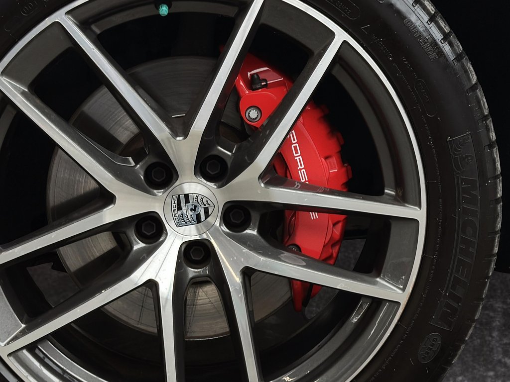 2023 Porsche Macan S V6 Premium Package Plus in Laval, Quebec - 12 - w1024h768px
