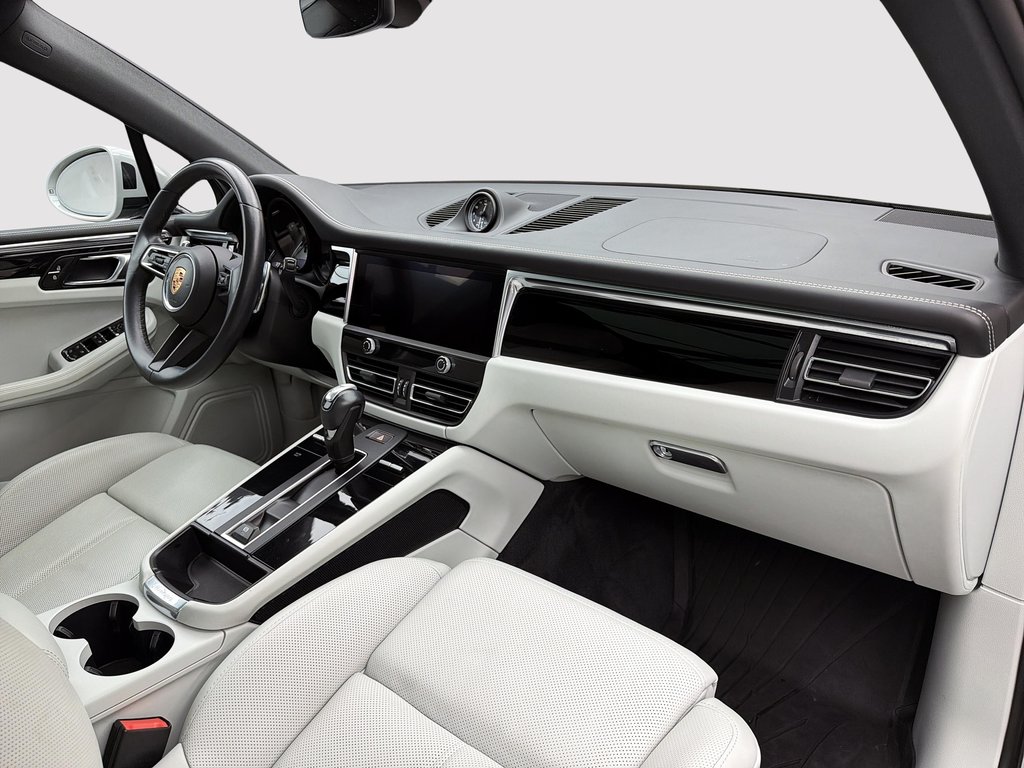 2023 Porsche Macan S V6 Premium Package Plus in Laval, Quebec - 25 - w1024h768px