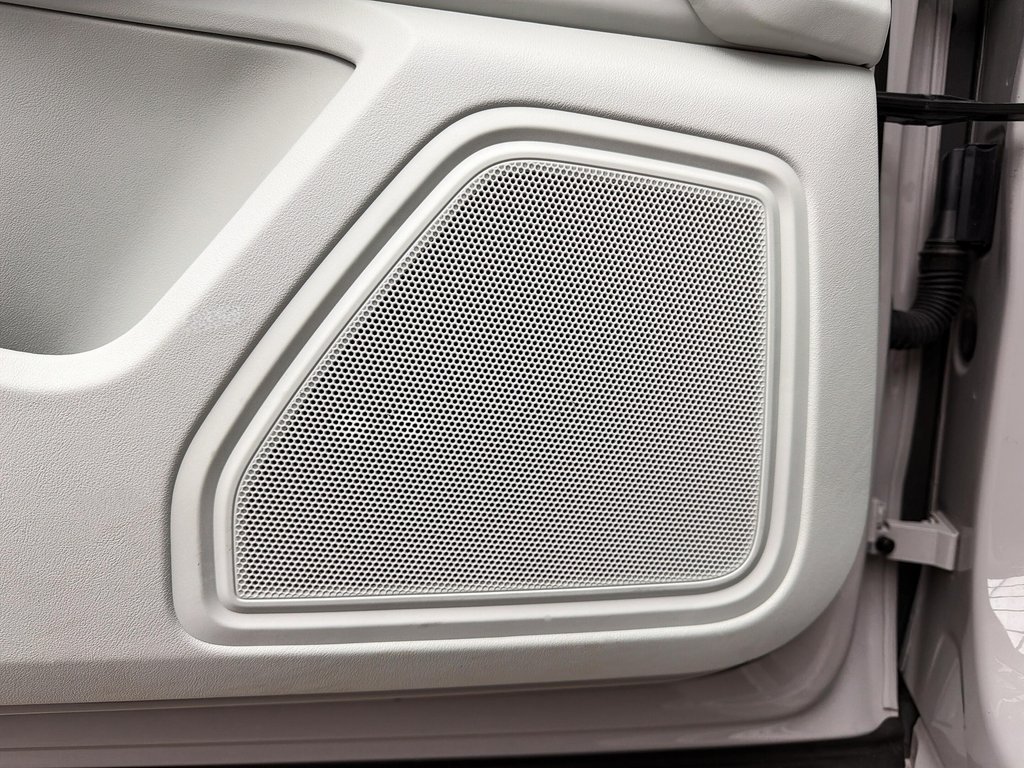 2023 Porsche Macan S V6 Premium Package Plus in Laval, Quebec - 32 - w1024h768px