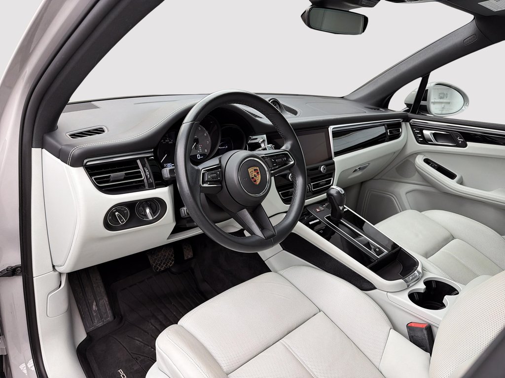 2023 Porsche Macan S V6 Premium Package Plus in Laval, Quebec - 13 - w1024h768px