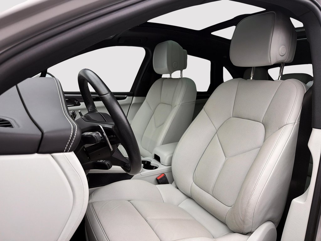 2023 Porsche Macan S V6 Premium Package Plus in Laval, Quebec - 14 - w1024h768px