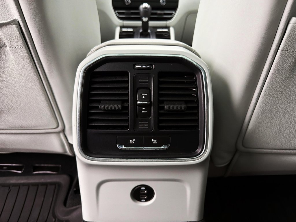 2023 Porsche Macan S V6 Premium Package Plus in Laval, Quebec - 28 - w1024h768px