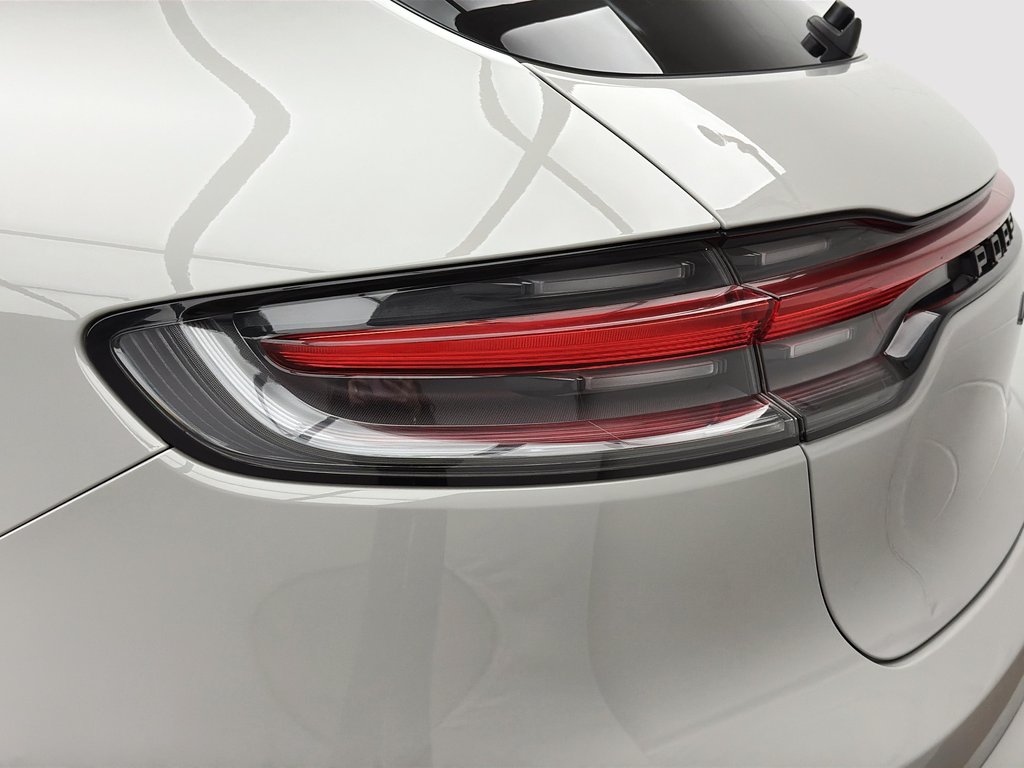 2023 Porsche Macan S V6 Premium Package Plus in Laval, Quebec - 10 - w1024h768px