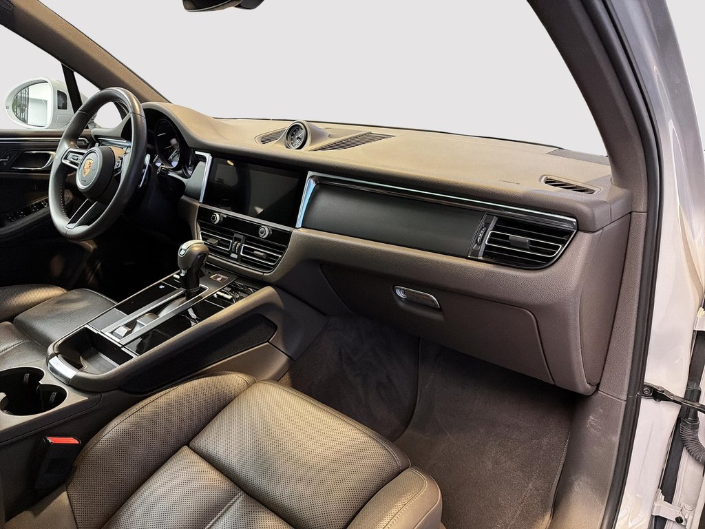 2023 Porsche Macan Premium Package Plus in Laval, Quebec - 24 - w1024h768px
