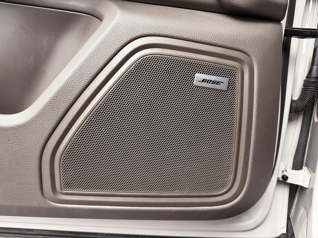 2023 Porsche Macan Premium Package Plus in Laval, Quebec - 32 - w1024h768px