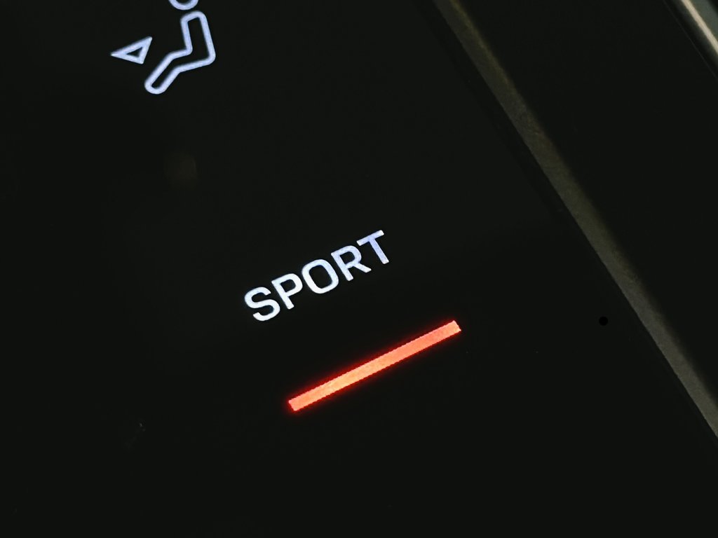 2023 Porsche Macan Premium Package Plus in Laval, Quebec - 22 - w1024h768px