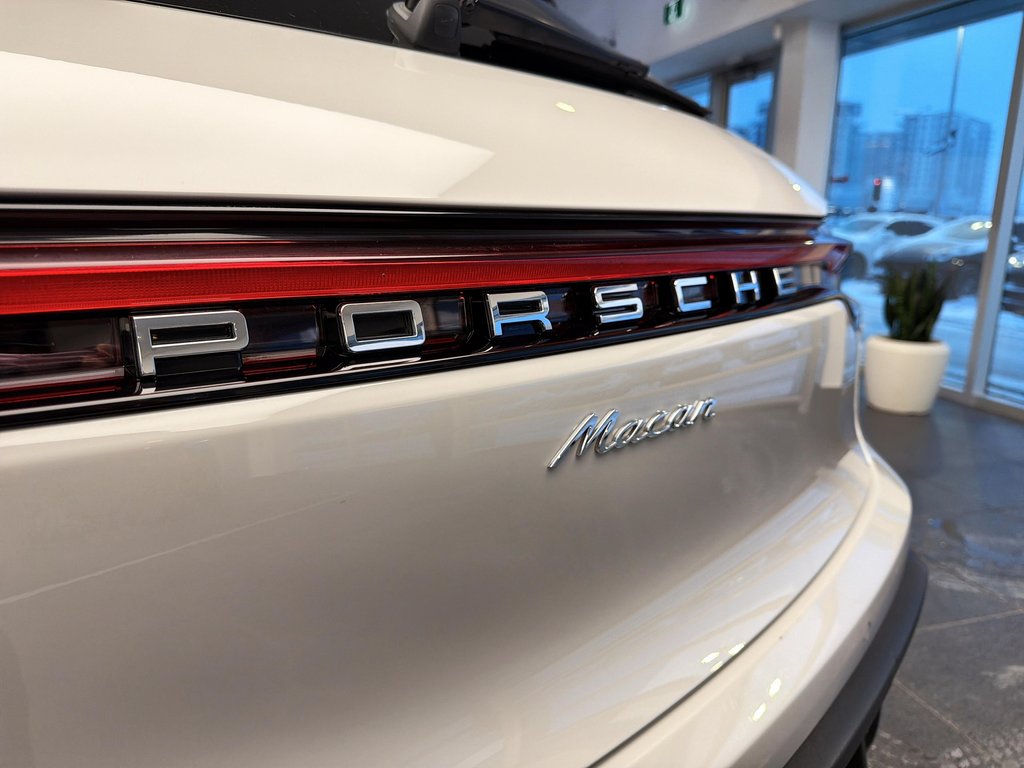 2023 Porsche Macan Premium Package Plus in Laval, Quebec - 7 - w1024h768px
