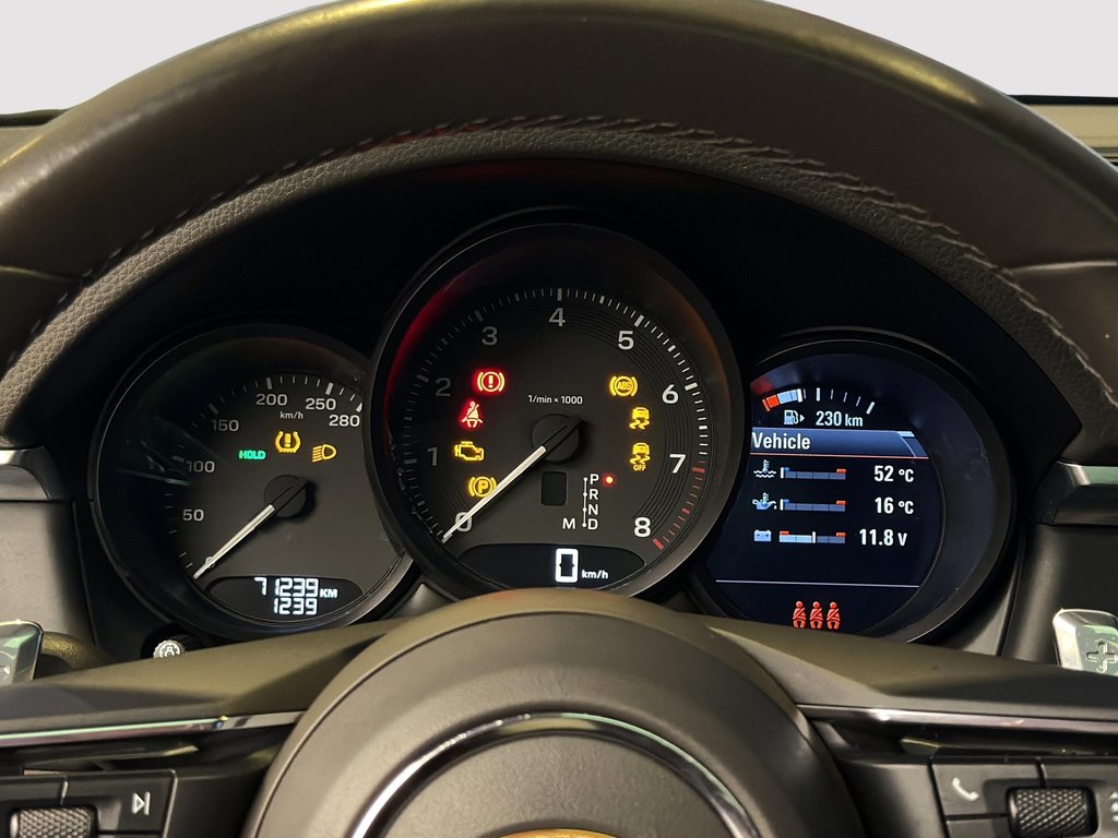 2023 Porsche Macan Premium Package Plus in Laval, Quebec - 18 - w1024h768px