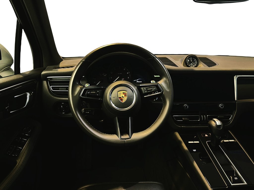 2023 Porsche Macan Premium Package Plus in Laval, Quebec - 14 - w1024h768px