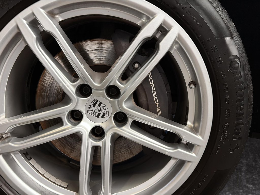 2023 Porsche Macan Premium Package Plus in Laval, Quebec - 11 - w1024h768px