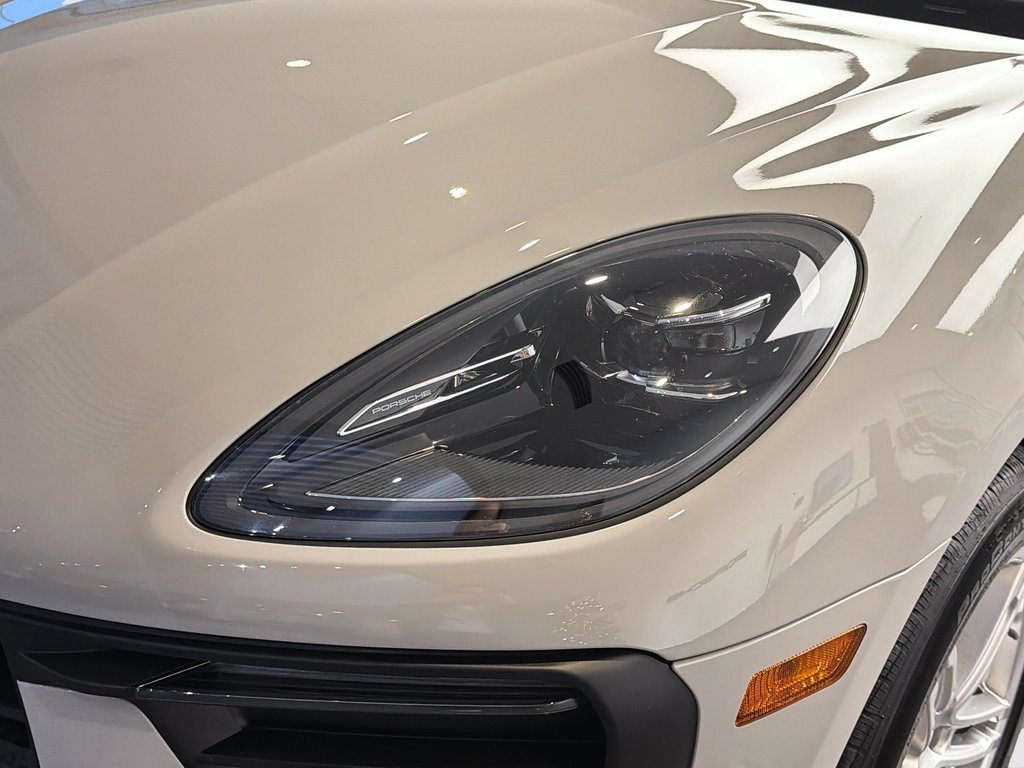 2023 Porsche Macan Premium Package Plus in Laval, Quebec - 8 - w1024h768px