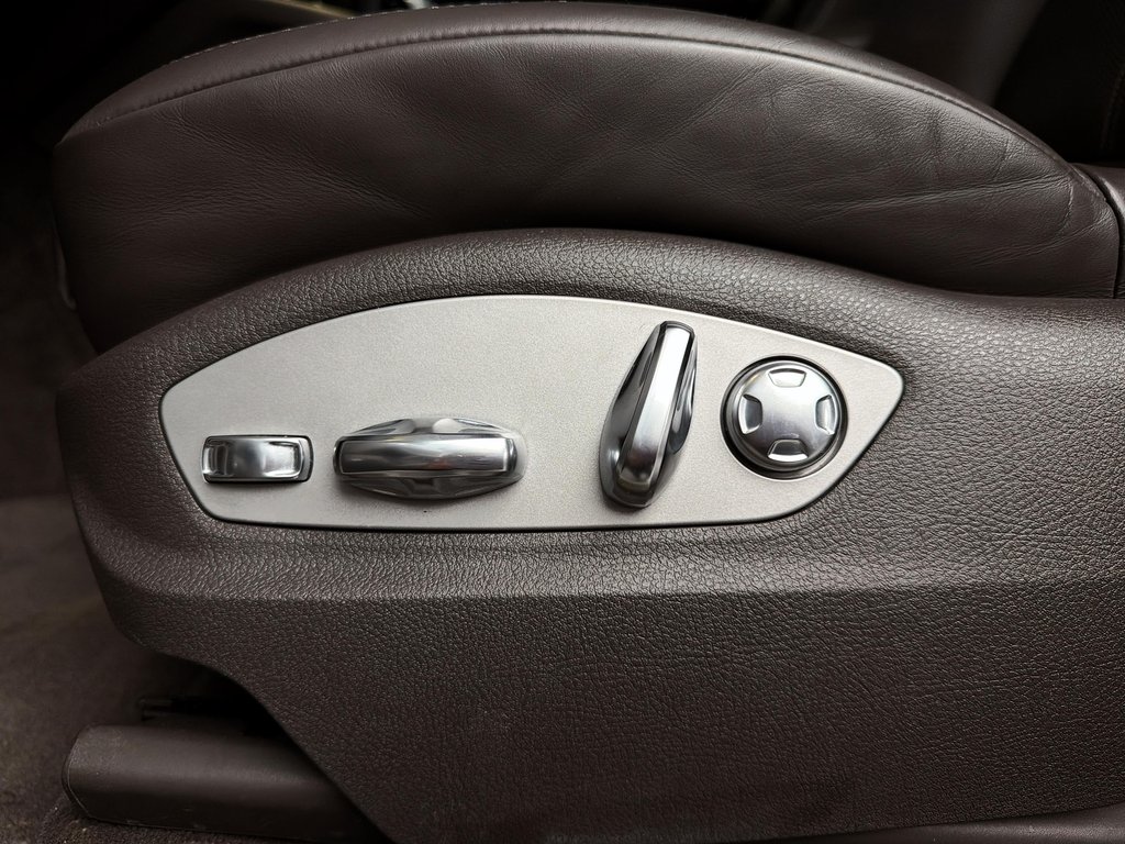 2023 Porsche Macan Premium Package Plus in Laval, Quebec - 26 - w1024h768px