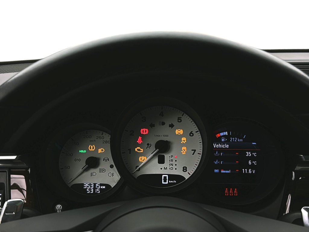 2023 Porsche Macan AWD in Laval, Quebec - 16 - w1024h768px