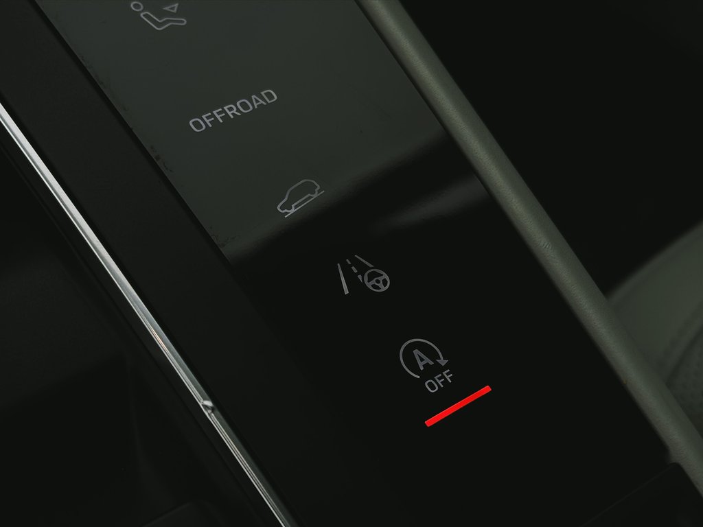 2023 Porsche Macan AWD in Laval, Quebec - 19 - w1024h768px