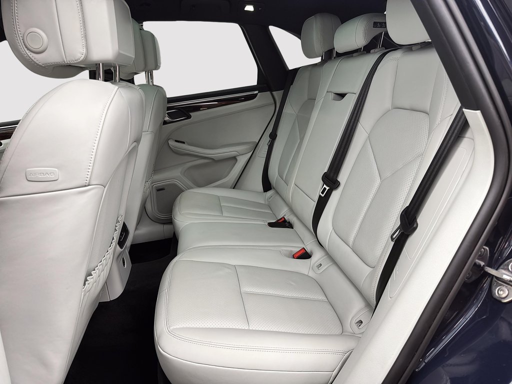 2023 Porsche Macan AWD in Laval, Quebec - 22 - w1024h768px