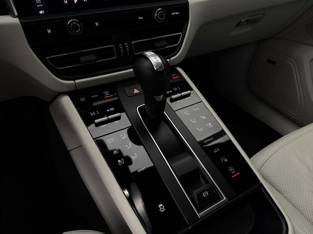 2023 Porsche Macan AWD in Laval, Quebec - 18 - w1024h768px
